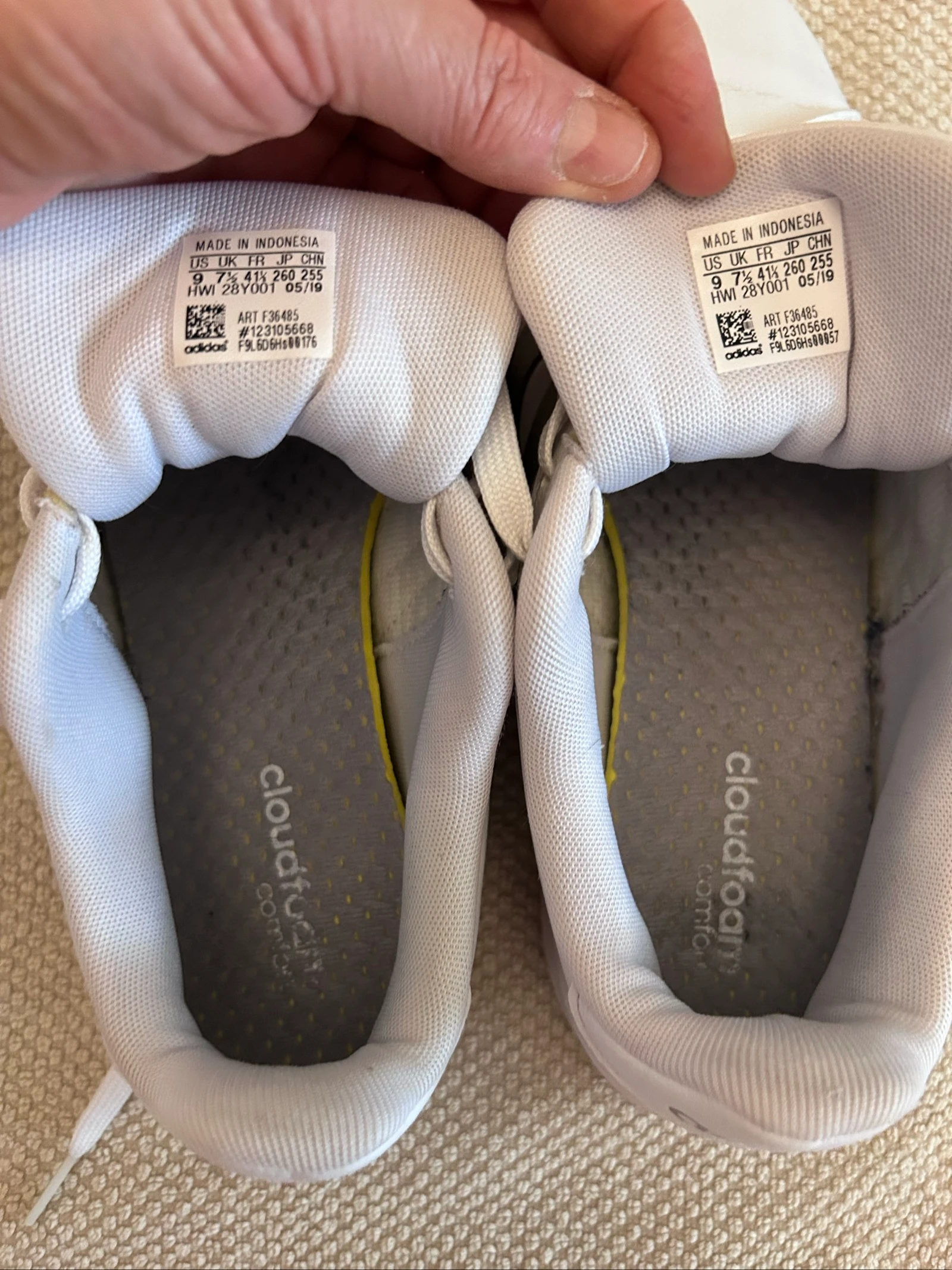 Tênis Adidas Grand Court na cor branca com as três faixas prateadas metalizadas – photo 3